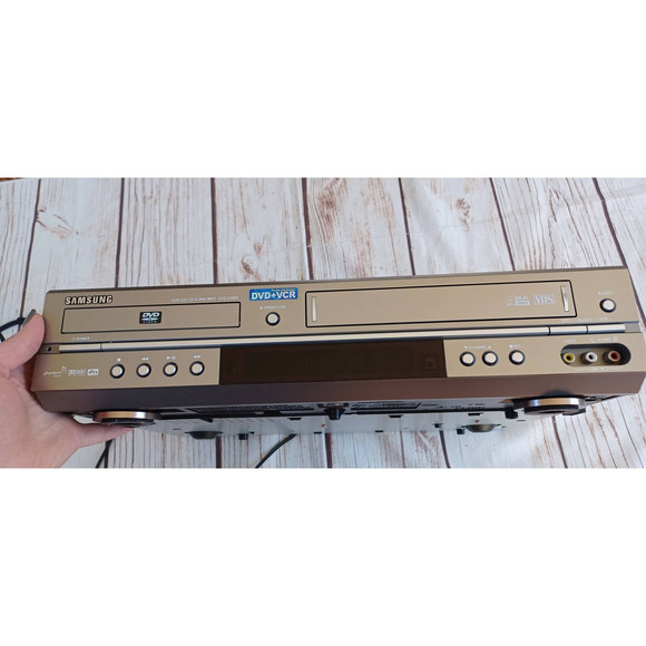 Samsung DVD + VCR Combo Unit DVD-V2000 - Picture 2 of 6